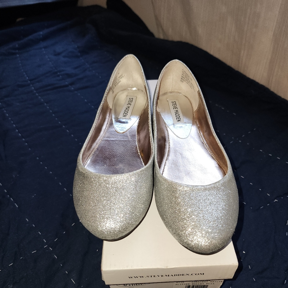 Steve Madden Silver Shoes Size 7